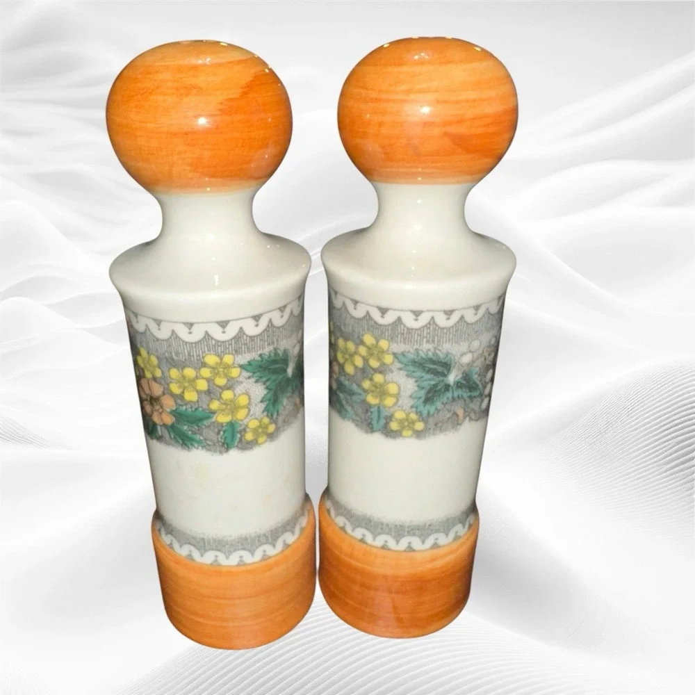 Vintage BURGUND Goebel Salt And Pepper Shakers W Germany #314 Floral Design‎
